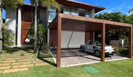 Casa Luxuosa à Venda em Praia do Forte no Condomínio Piscinas Naturais.