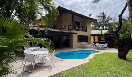 Casa à Venda no Condomínio Porto das Baleias, Praia do Forte.