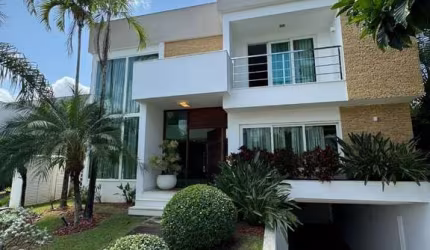 Casa de Alto Padrão à Venda no Condomínio ALPHAVILLE 1, Salvador
