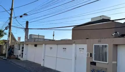 Casa Duplex 4/4 sendo 3 suítes, condomínio fechado  na praia de  Ipitanga, Lauro de Freitas .