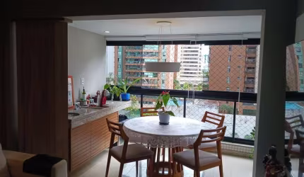 Conheça este belíssimo apartamento à venda no exclusivo Alphaville 1, em Salvador.