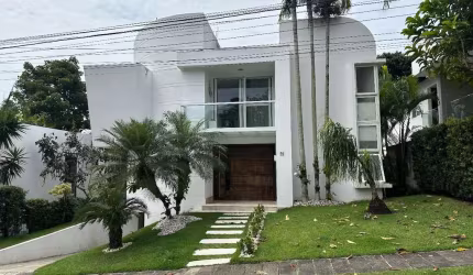 Esta magnífica residência foi projetada para oferecer conforto e sofisticação em cada detalhe.