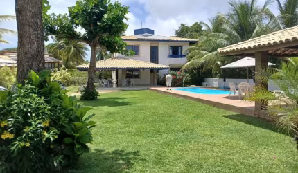 Casa à venda no exclusivo Condomínio Parque Interlagos, beira-mar no Litoral Norte da Bahia.