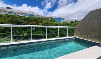 Linda cobertura duplex à venda no exclusivo Condomínio Costa Espanha, com 129 m² e porteira fechada.