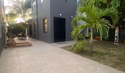 Localizada em condomínio fechado, esta casa oferece conforto, espaço e um ambiente perfeito para sua família.