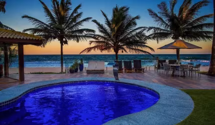Casa de Luxo à Venda – Frente Mar no Condomínio Interlagos