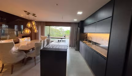 Casa com 4 suítes à venda, por R$ 1.990.000