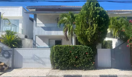 Casa 5/4. Condomínio Univillas. Espaço, Conforto e Sofisticação em um Só Lugar!