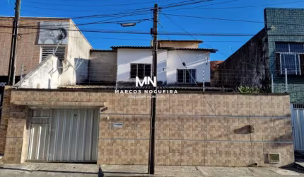 Casa duplex, bairro de Fátima, 7 quartos, 4 suítes, 2 vagas.