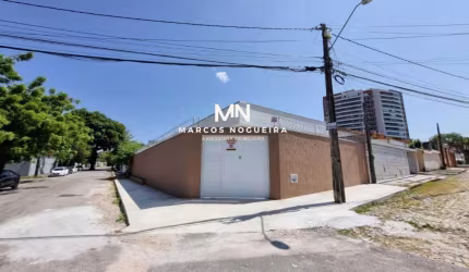 Casa plana, 4 quartos, 2 suítes, 4 vagas, bairro Luciano Cavalcante.