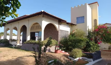 Linda casa à beira-mar em Iparana com 460m²