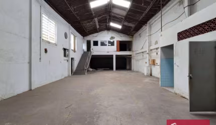 Galpão à venda, 300 m² por R$ 480.000,00 - Ramos - Rio de Janeiro/RJ