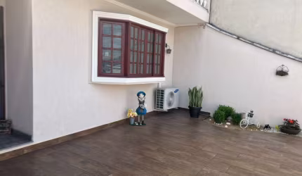 CASA AMPLA COM 3 QUARTOS À VENDA NA VILA GALVÃO EM JUNDIAÍ