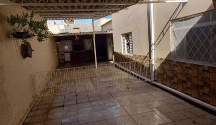 TERRENO COM DUAS CASAS PRÓXIMO AO MAXI SHOPPING, BAIRRO JARDIM RIO BRANCO!