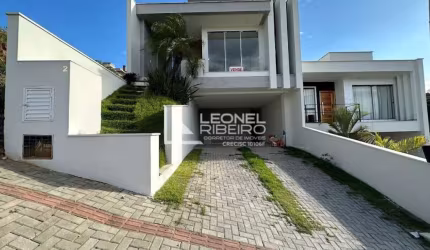 Casa Sobrado com 3 dormitórios à venda no bairro das Das Capitais em Timbó/SC.