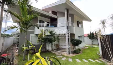 Casa á venda com 4 dormitórios no bairro Das Nações em Timbó-SC.