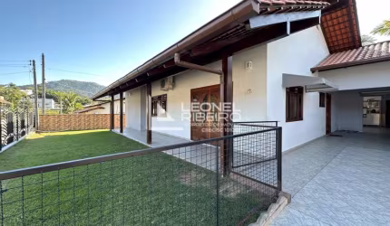Casa com 3 dormitórios à venda no bairro Dos Estados em Timbó/SC
