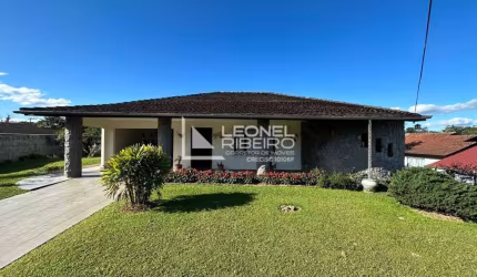 Casa à venda com 3 dormitórios no bairro Araponguinhas em Timbó/SC