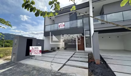 Casa Sobrado com 3 dormitórios à venda no bairro Quintino em Timbó/SC