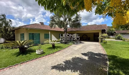 Casa à venda com 3 dormitórios no bairro Quintino em Timbó/SC