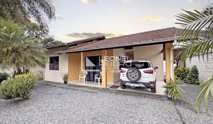 Casa à venda com 2 dormitórios, 90 m² no bairro Centro em Benedito Novo-SC