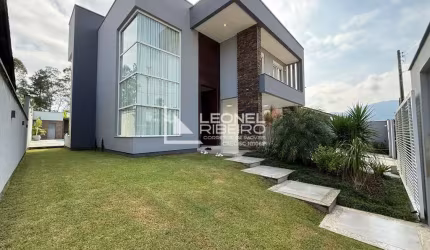 Casa Alto Padrão com 3 dormitórios (1 suíte) à venda, 250 m² no bairro das Nações em Timbó-SC