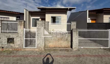 Casa à venda com 2 dormitórios, 80,68 m² no bairro Arapongas em Indaial-SC