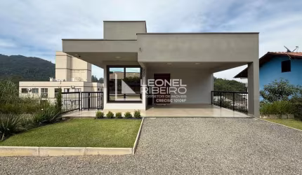 Casa com 3 dormitórios, 185 m² à venda no bairro Pomeranos em Timbó - SC