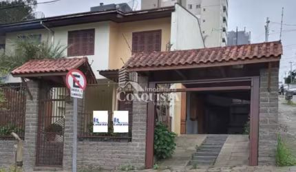 Casa com 3 quartos à venda na Rua Capitao Artemin Karam, 1869, Santa Catarina, Caxias do Sul por R$ 550.000