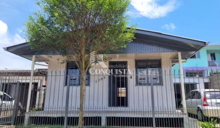 Casa com 3 quartos para alugar na Rua Fábio Formolo, 1703, Jardim Iracema, Caxias do Sul por R$ 1.700
