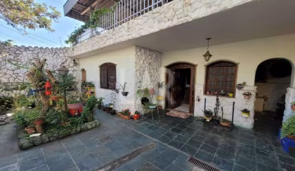 Casa à venda, 4 quartos, 1 suíte, 2 vagas, Sagrada Família - Belo Horizonte/MG