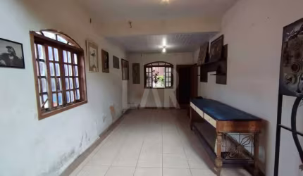 Casa 04 Quartos e Galpão 60m2 à Venda Betânia