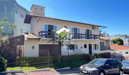 Casa com 3 quartos à venda na Avenida Atlântica, 982, Barreiros, São José por R$ 1.090.000