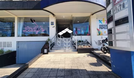 Sala comercial para alugar na Rua Luiz Fagundes, 245, Praia Comprida, São José por R$ 1.200