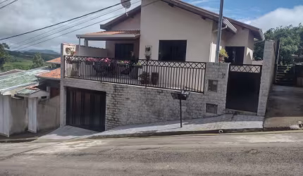 Casa para Venda em Caldas, Portal da Serra, 3 dormitórios, 1 suíte, 1 banheiro, 3 vagas