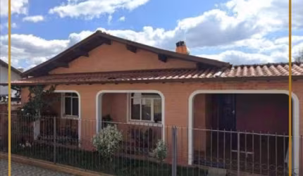 Casa para Venda em Caldas, Centro, 3 dormitórios, 1 banheiro, 4 vagas