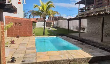Casa completa com piscina, churrasqueira e vista para o mar em Maricá