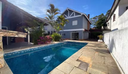 Casa com 3 Quartos, 275 m² - venda por R$ 1.530.000 ou aluguel por R$ 8.610/mês - Aldeia da Serra - Santana de Parnaíba/SP