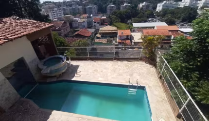 Maravilhosa casa dentro de Condomínio em Pendotiba