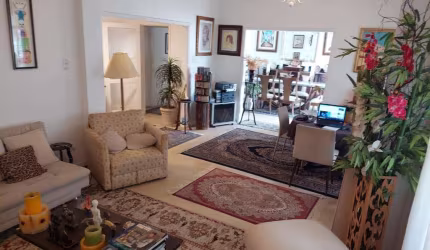 Apartamento em Copacabana, quadra da praia.