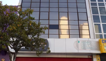 Prédio Comercial com 1.280 m² no Centro de Curitiba.