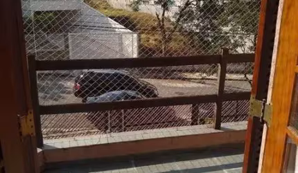 Sobrado com 04 suítes, piscina e salão de festas