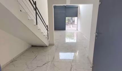 Salão comercial na Est. Kizaemon Takeuti