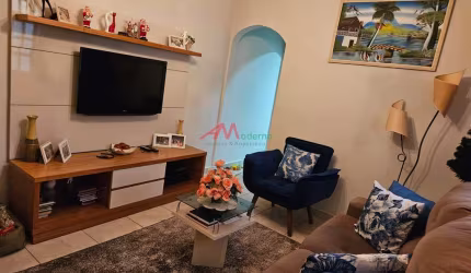Excelente casa em uma rua tranquila no bairro Pauliceia. Possui 3 dormitórios , 1 banheiro social, sala de estar, sala de jantar, cozinha ampla com armários planejados, 1 ótima área de serviço, espaço
