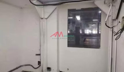 Galpão em condomínio logístico com 1.662m² pé direito de 5,50m, 3 docas, 8 vagas. Fácil acesso as principais rodovias Anchieta, Imigrantes, Rodoanel, próximo ao centro de SBC. Business Park SBC.