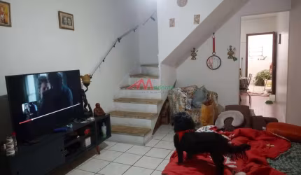Procurando sobrado? Achou ! Sobrado no Bairro Pauliceia em São Bernardo do Campo, 2 amplos dormitórios, banheiro com box de vidro, cozinha grande, lavanderia coberta e pequeno quintal. Garagem coberta