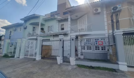 Casa com 3 quartos à venda na Rua Maria Agiova Ghilardi, 24, Centro, Canoas por R$ 739.000