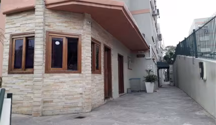 Apartamento com 2 quartos à venda na Rua Engenheiro Fernando Mendes Ribeiro, 170, Santo Antônio, Porto Alegre por R$ 199.990