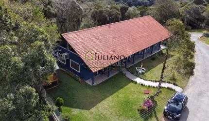 LINDA CASA À VENDA EM CONDOMÍNIO FECHADO - Village da Montanha.