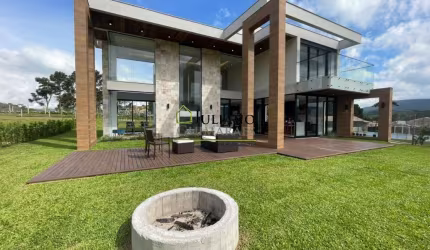 LINDA CASA com 333,40m2 À VENDA EM CONDOMÍNIO FECHADO - RANCHO QUEIMADO/SC